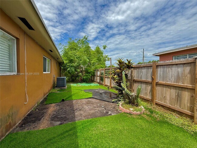 Building Photo - 15800 NW 39th Pl