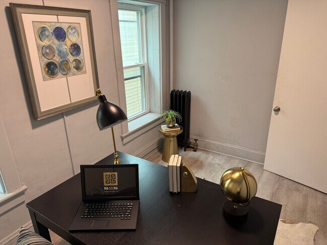 Building Photo - NOW LEASING! Renovated 1 bed, 1 bath avail...