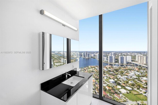 Building Photo - 18555 Collins Ave