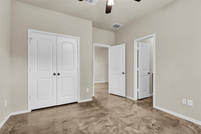 Building Photo - 15841 Beechnut Dr