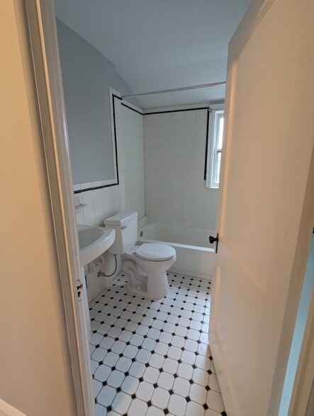 Building Photo - 1658 Yakona Rd