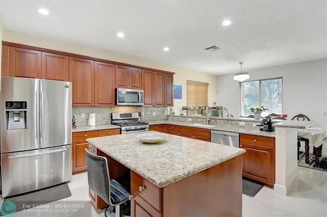 Building Photo - 6158 SW 194th Ave