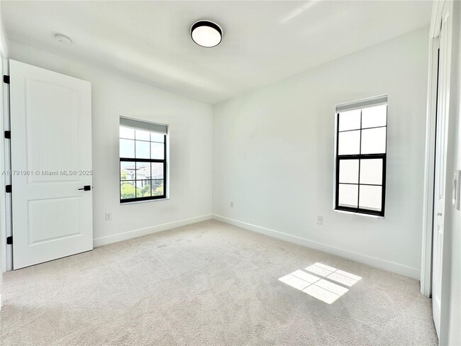 Building Photo - 8436 Lyside Dr