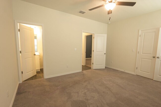 Building Photo - 352 Witchhazel Way