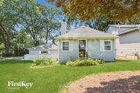 Building Photo - 611 W Oakwood Dr