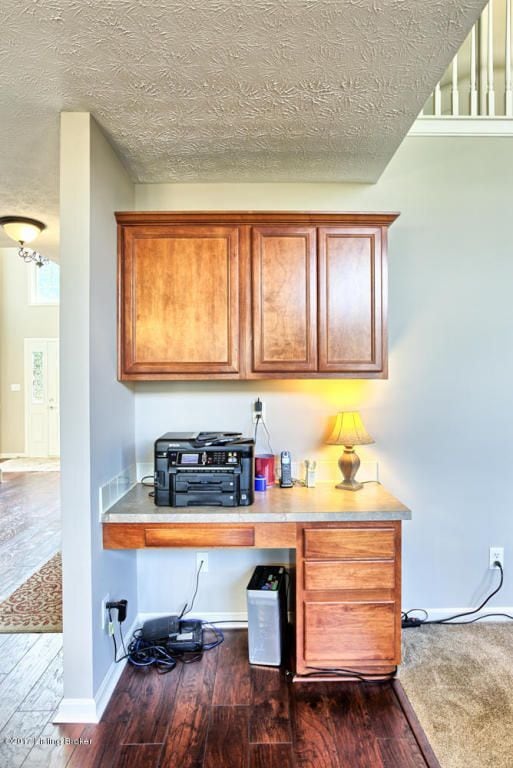 Built-In Office - 9217 Eminence Ct
