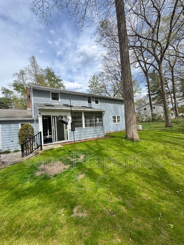 Building Photo - 23 Glenwood Dr