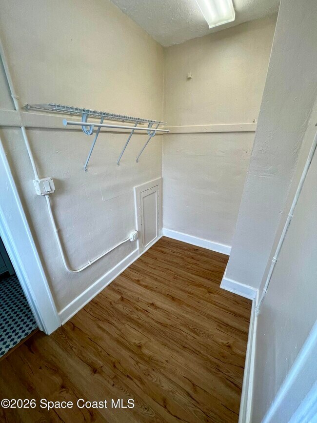 Building Photo - 2104 Waverly Pl