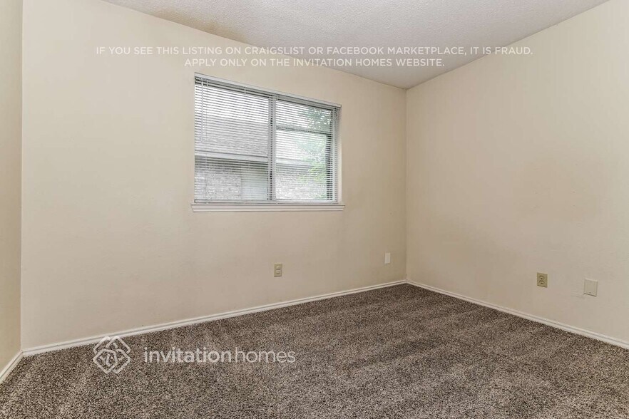 Building Photo - 2600 Trumpet Dr