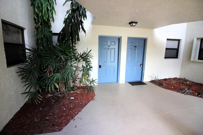 Building Photo - 1513 Lake Crystal Dr
