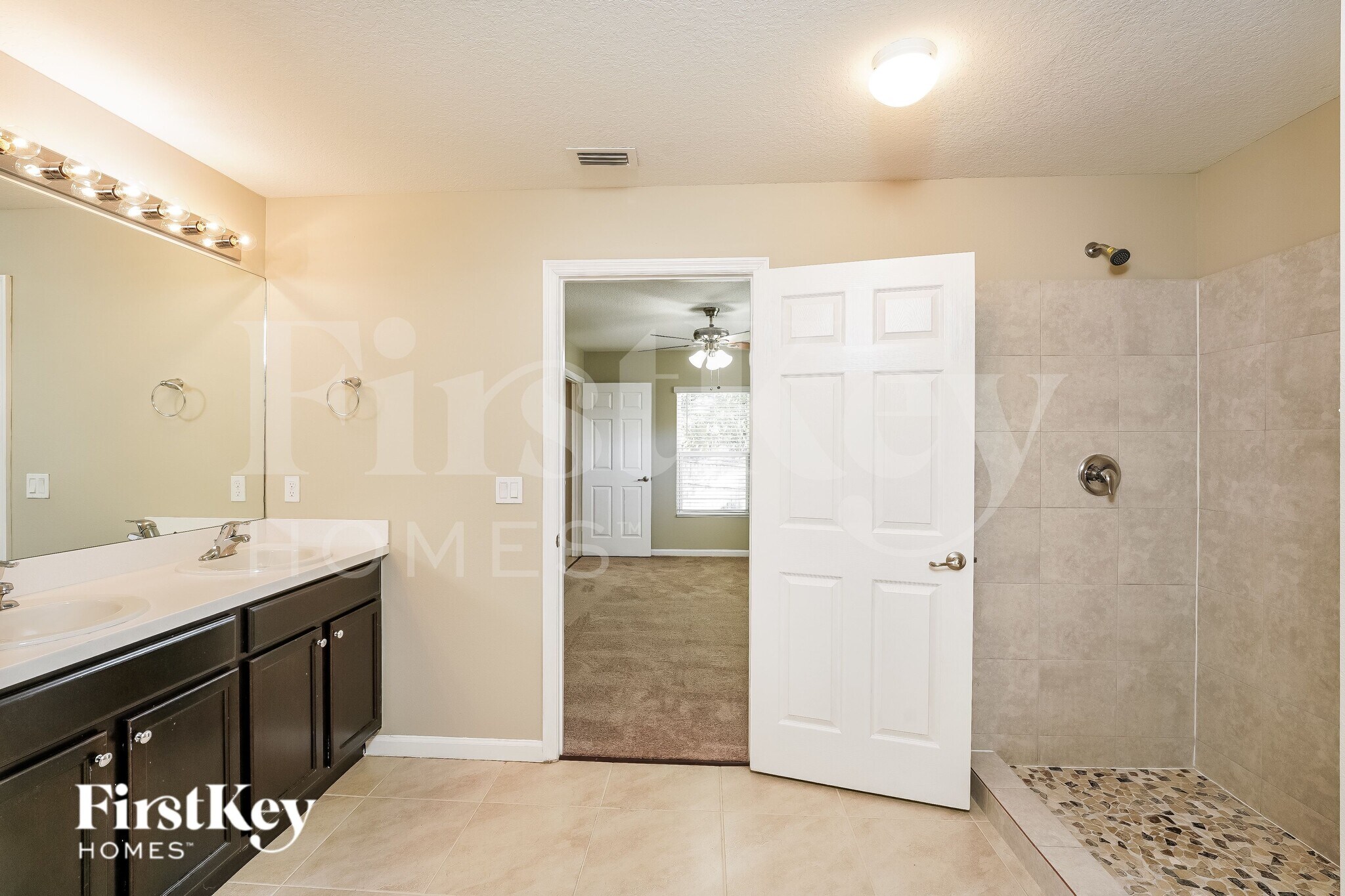 Building Photo - 283 SW Tulip Blvd