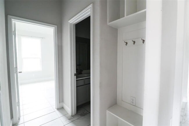 Building Photo - 10106 Water Harbor Dr