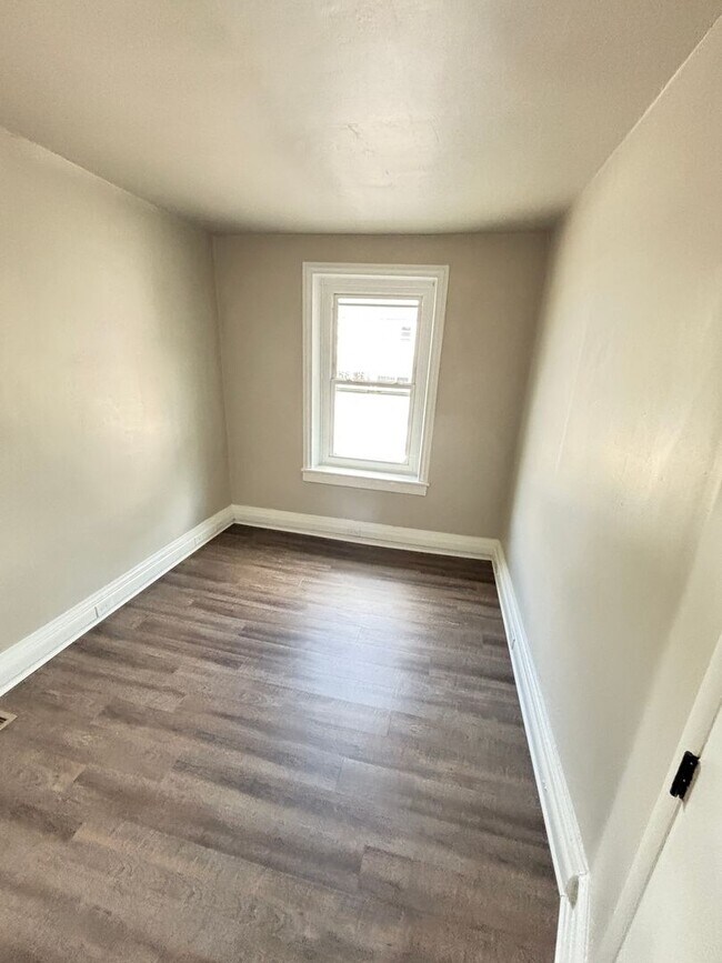 Building Photo - 2 BR Home Available in Catasauqua, PA