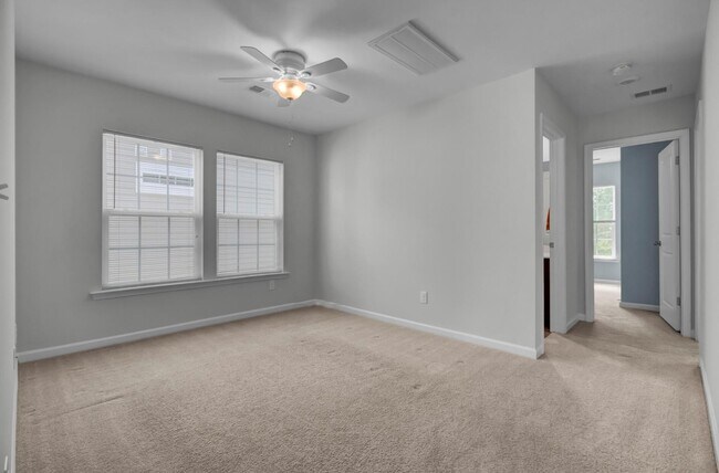 Building Photo - 131 Lakestone Rd