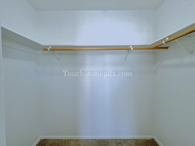 Building Photo - Location, Location, Location! 3 Bed/2.5 bath Townhome w/Deck in near Progress Ridge
