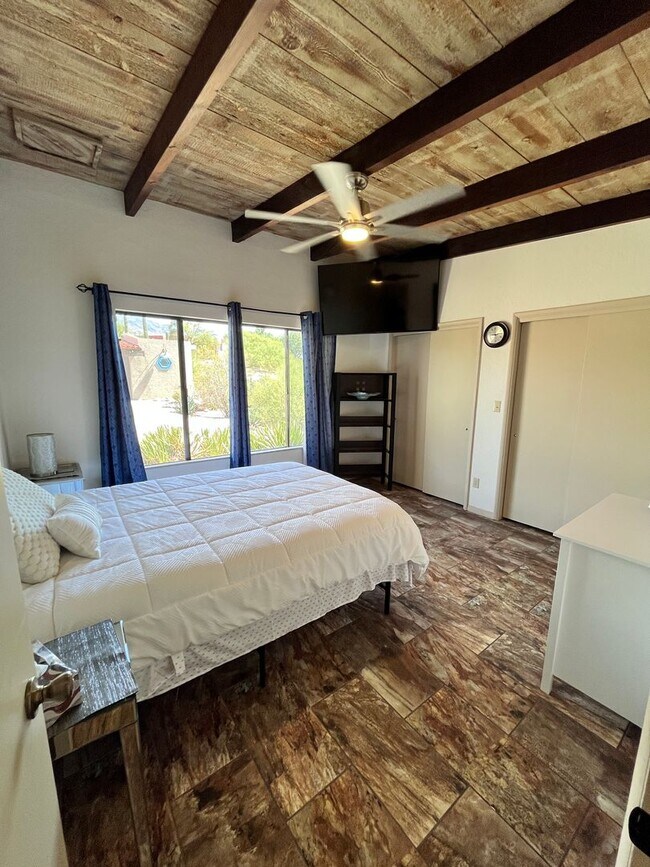 Building Photo - Catalina Foothills- 3 bedroom/ 3 bathroom ...