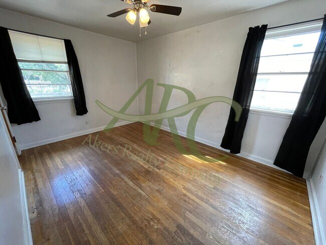 Building Photo - 416 S Prairie Ave