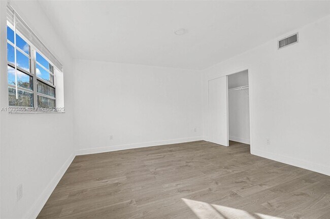 Building Photo - 8295 NE Miami Ct