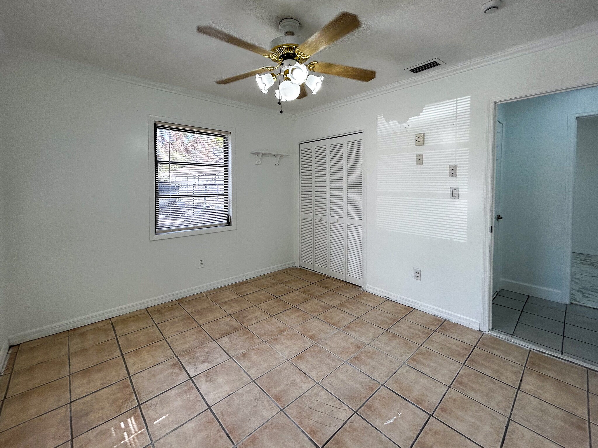 Building Photo - 325 NW Rebecca Ave