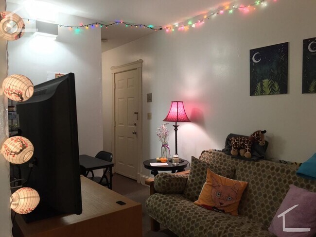 Building Photo - No Brokers Fee, Kenmore Location. The Building With Elevator and Laundry, Heat, Hot Water Included