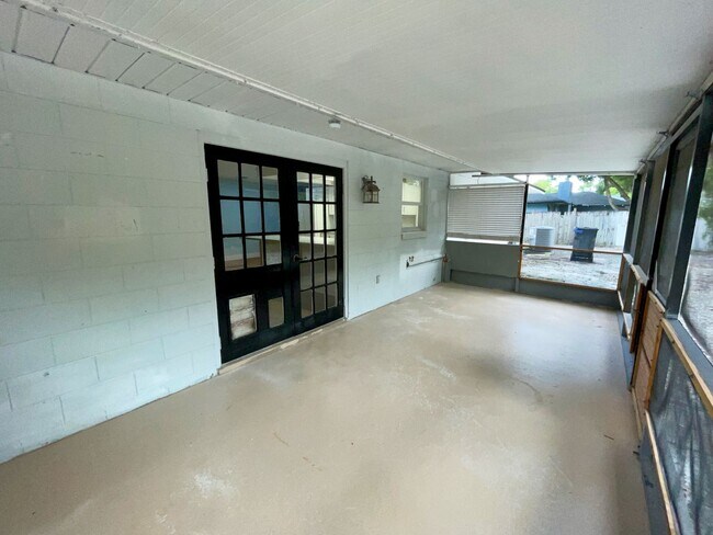 Building Photo - Spacious 4-Bed / 2-Bath Ranch in Rio Pinar...