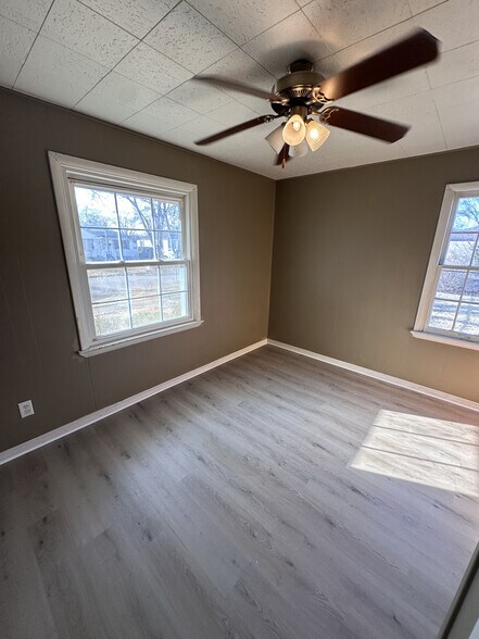 Building Photo - 325 N Cavender St