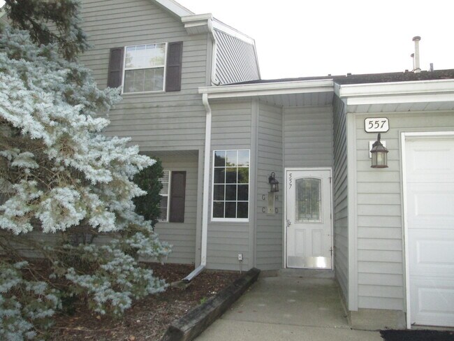 Primary Photo - 557 E Shag Bark Ln