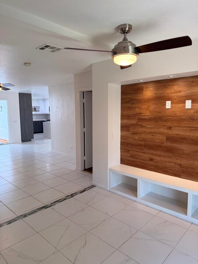 Building Photo - 51905 Avenida Velasco