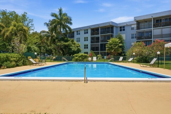 Building Photo - 108 Royal Pk Dr