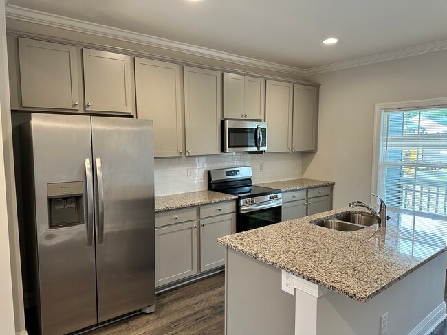 Kitchen - 579 Forestville Rd