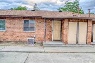 Building Photo - 380 Jill Ct