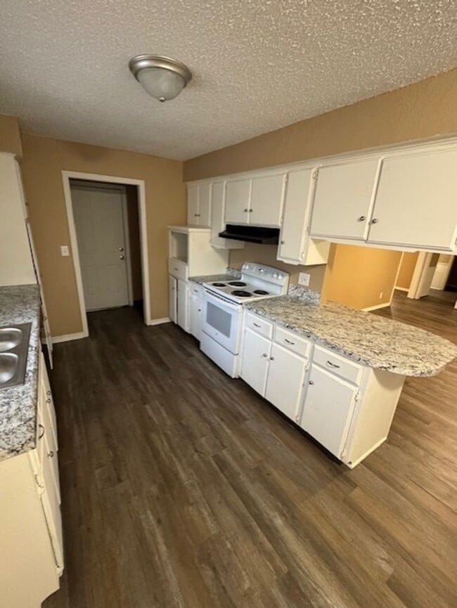 Building Photo - 3 bedroom 2 bath home