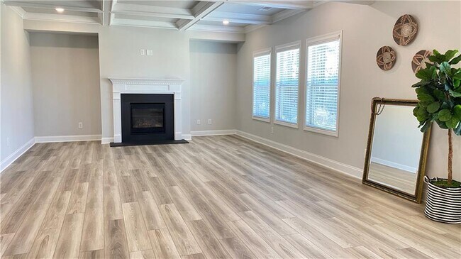 Building Photo - 4570 Silver Oak Dr SW