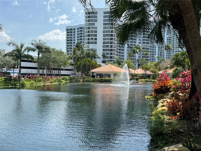 Building Photo - 3530 Mystic Pointe Dr