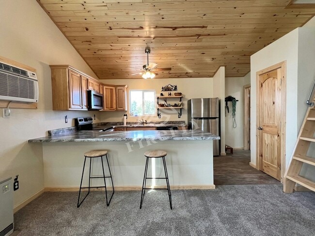 Building Photo - 2268 Meadow Ln