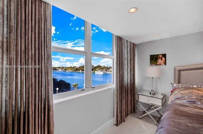 Building Photo - 5838 Collins Ave