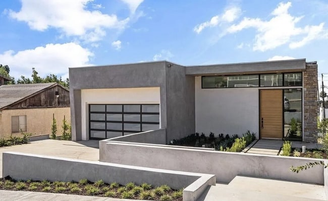 Building Photo - 3515 Oceanview Avenue.
