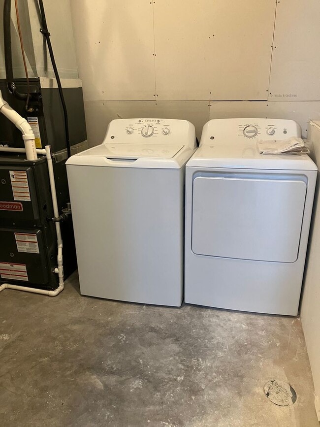 Building Photo - 4 Bed 3 Bath Single Family Home