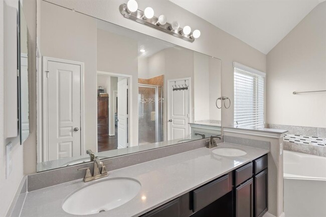 Building Photo - 219 Summer Creek Dr