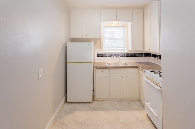 Building Photo - Fitzhugh Apartments