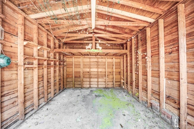 Building Photo - 622 N 30th St