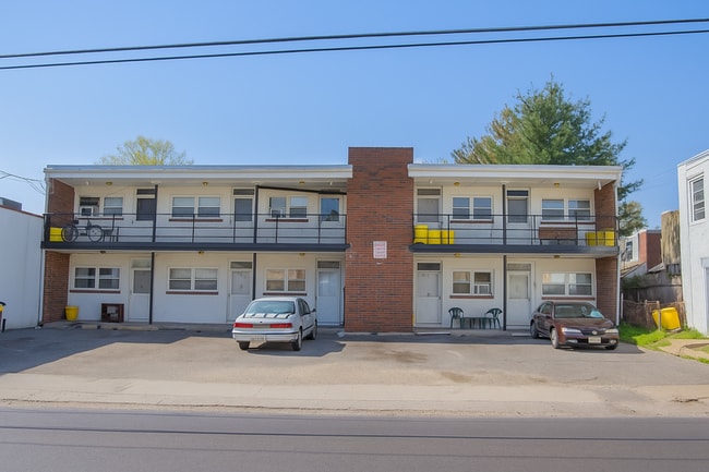 Building Photo - 2020 Woodlynne Ave