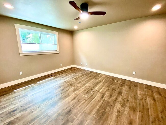 Building Photo - 13THTOWNHOME
