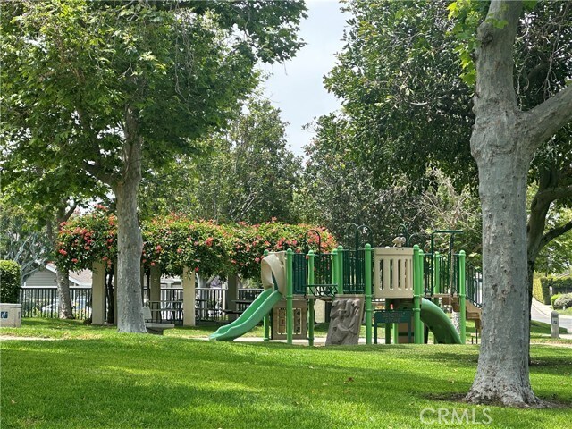 Building Photo - 13 Pinewood