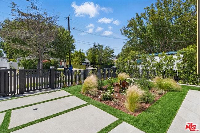 Building Photo - 4904 Van Noord Ave