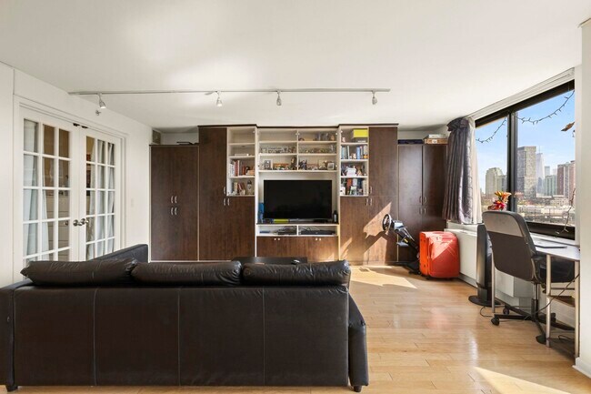 Building Photo - 700 Grove St