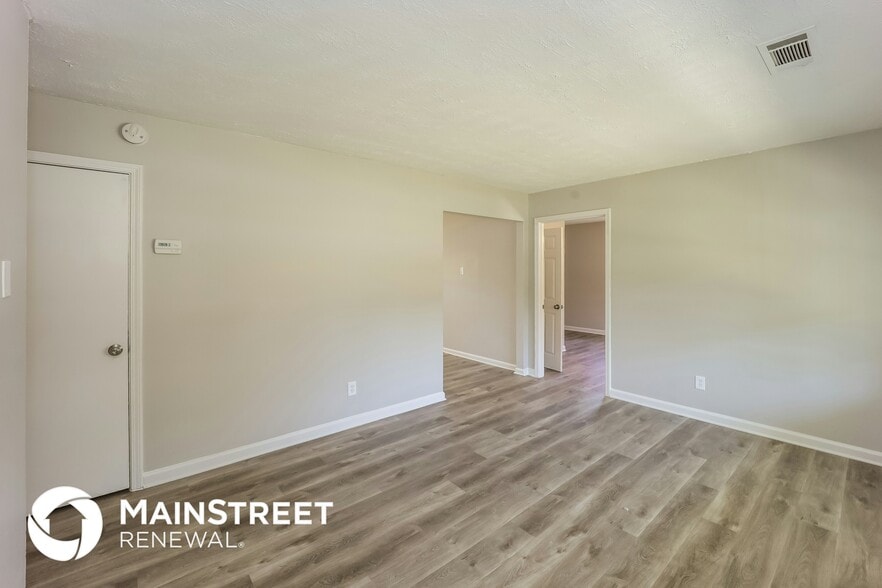 Building Photo - 8143 Huntington Dr