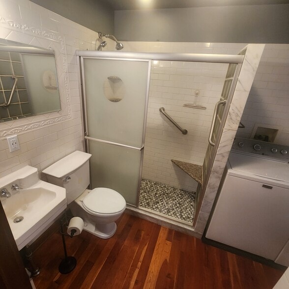 updated bathroom - 807 Starkweather Ave