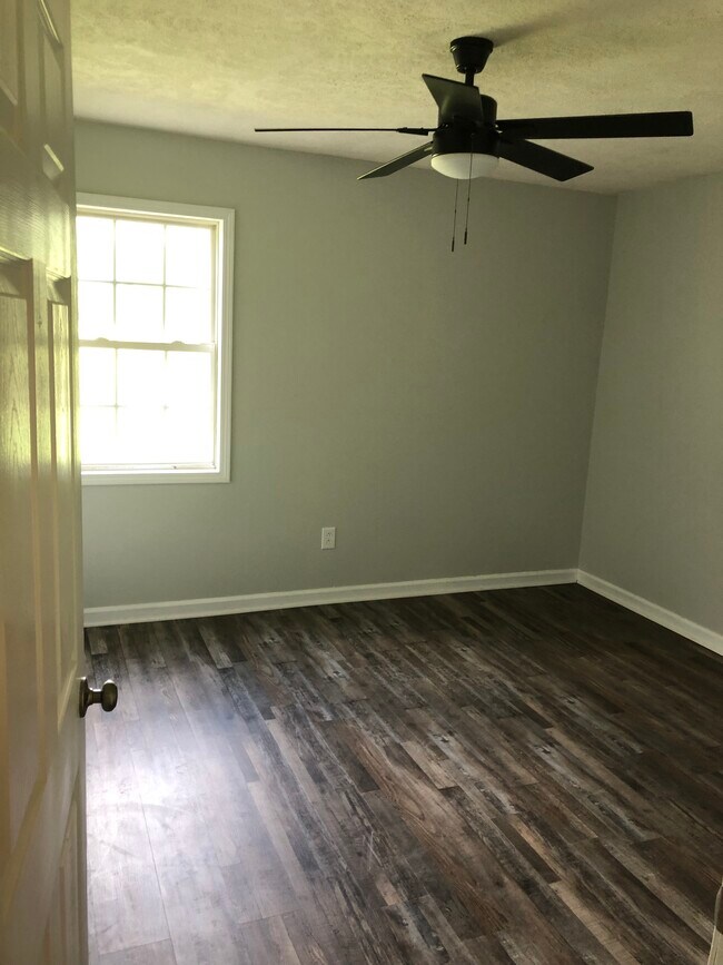 Building Photo - 153 Cox Rd