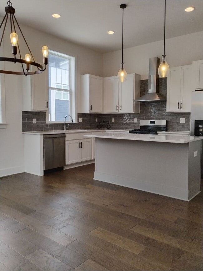 Building Photo - ON SPECIAL! THIS PROPERTY HAS 1/2 OFF THE ...
